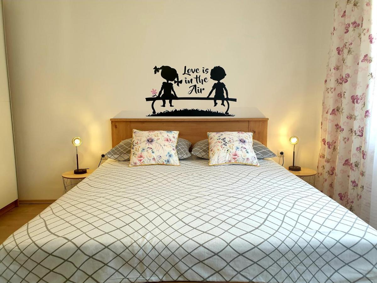 Mon Cheri-located In A Quiet Neighbourhood Near Beaches Free Parking